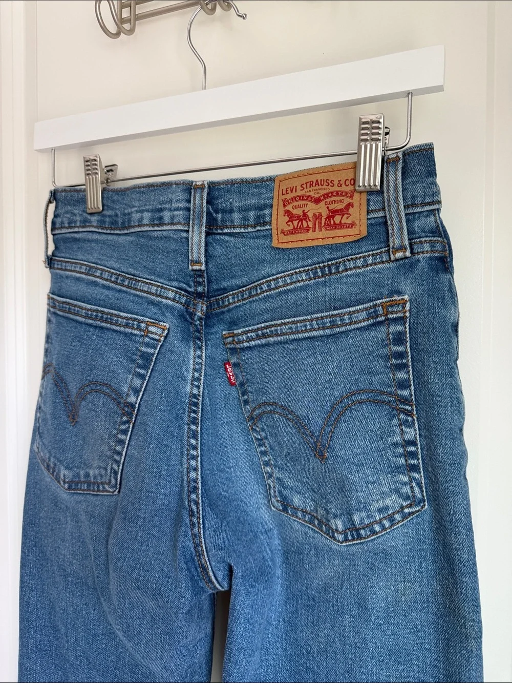 LEVI’S Wedgie Straight Denim Jeans